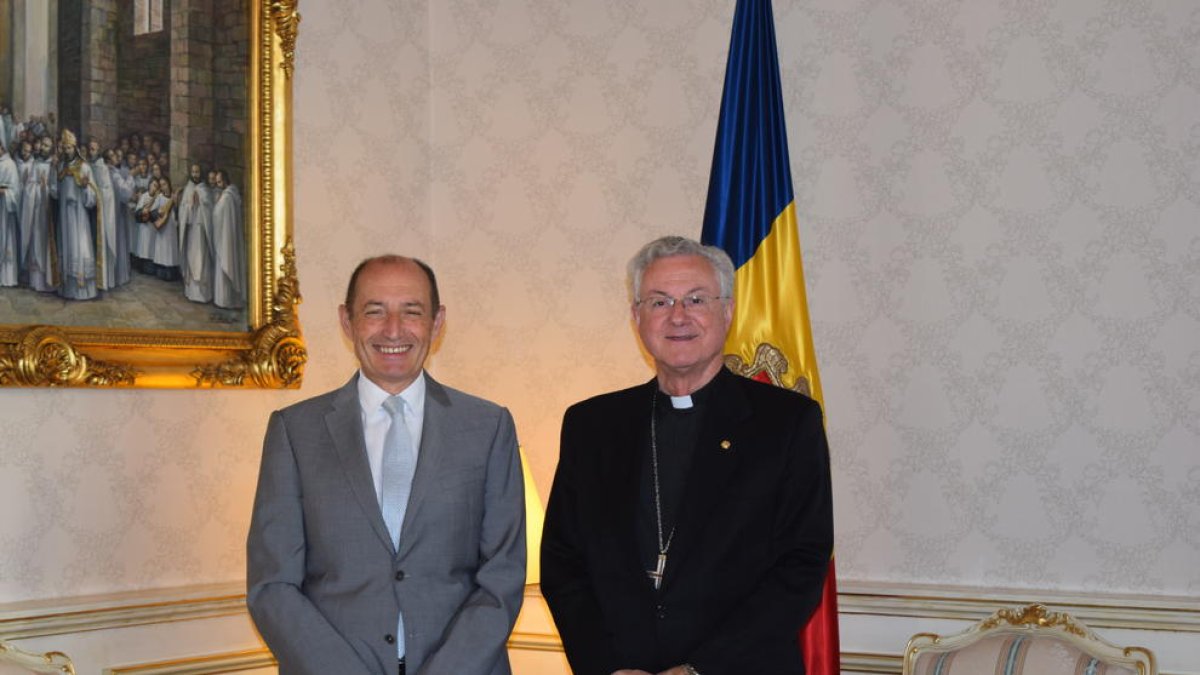 Vives reunit amb el director del gabinet del copríncep francès, Pascal Escande