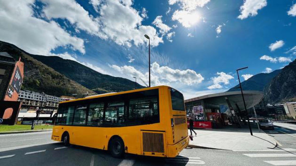 Autocars Nadal du a Batllia el pagament del cànon