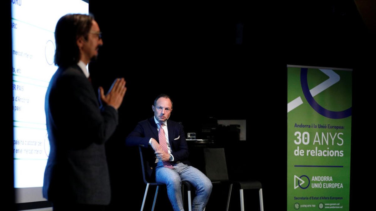 Landry Riba i Xavier Espot en una reunió informativa sobre l'acord d'associació.