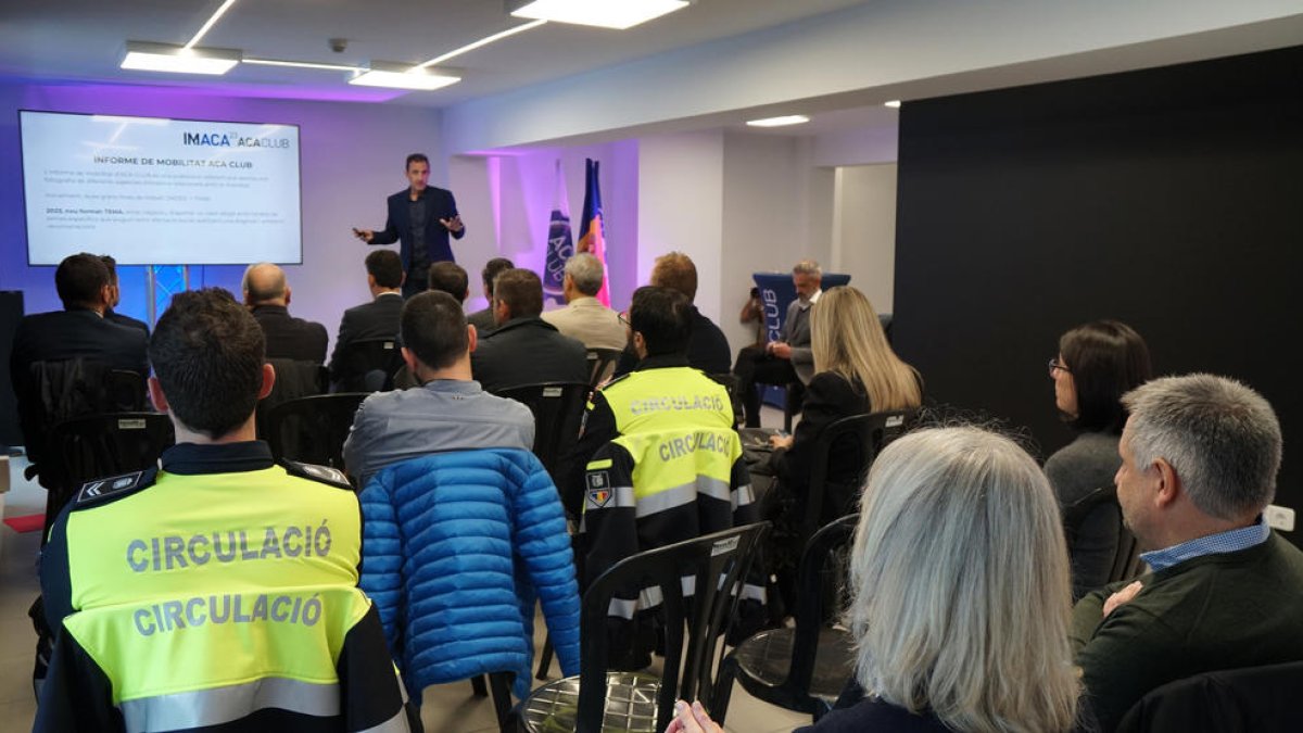 Presentació de l'informe de l'Automòbil Club.