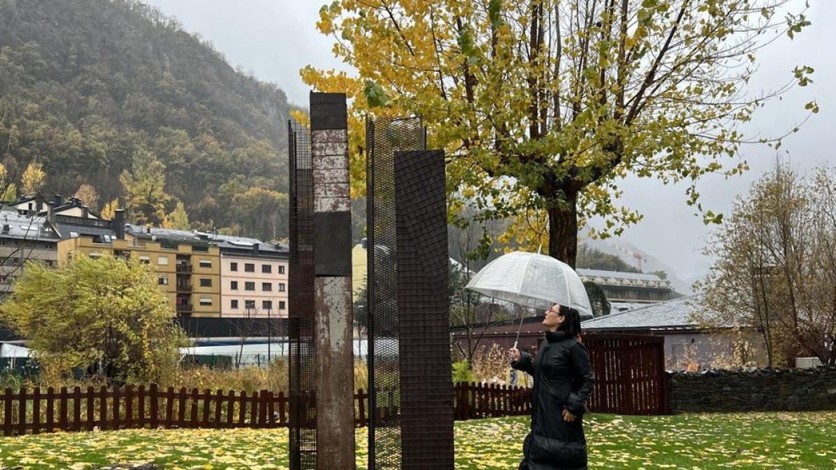 Nova escultura de l'artista Maïs al Parc Central