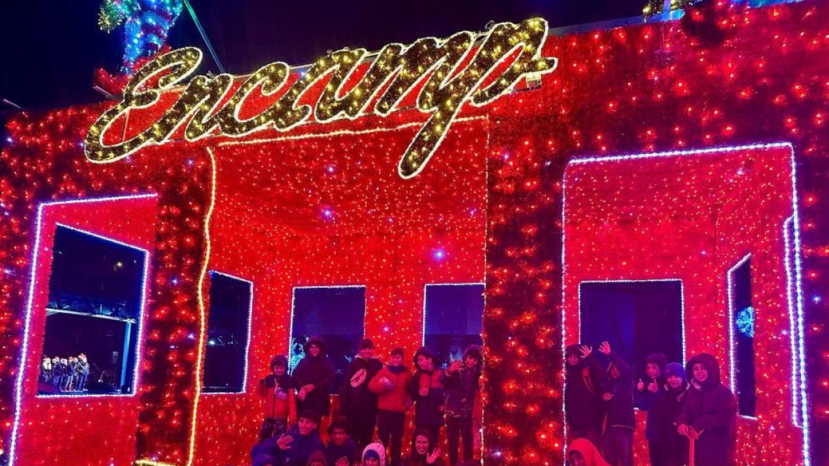 Infants durant l'encesa de llums