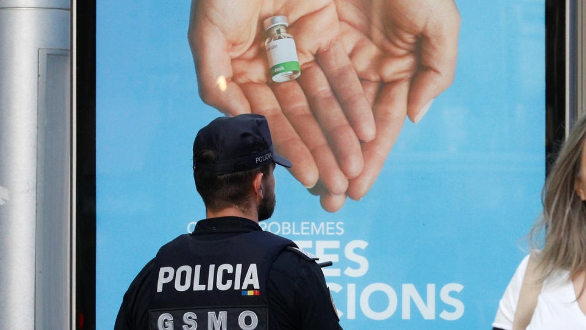 Un agent de policia.