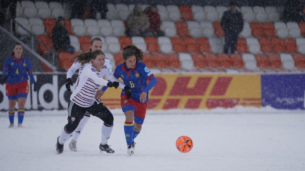 Tere Morató, en un moment del partit de Riga.