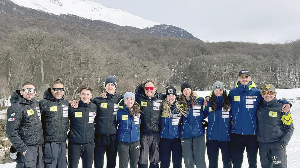 Els dos grups d'alpí de la FAE.