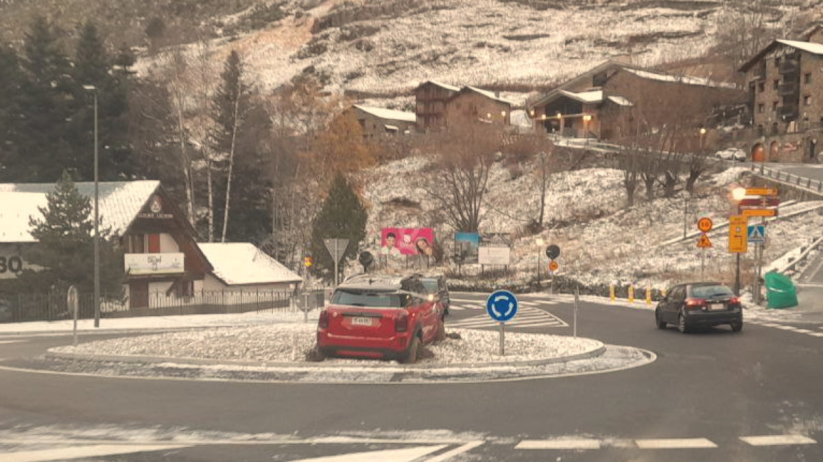 Vehicle en una rotonda al Tarter