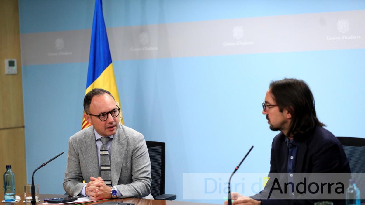 Espot i Riba durant la roda de premsa posterior a la reunió per al pacte d'estat