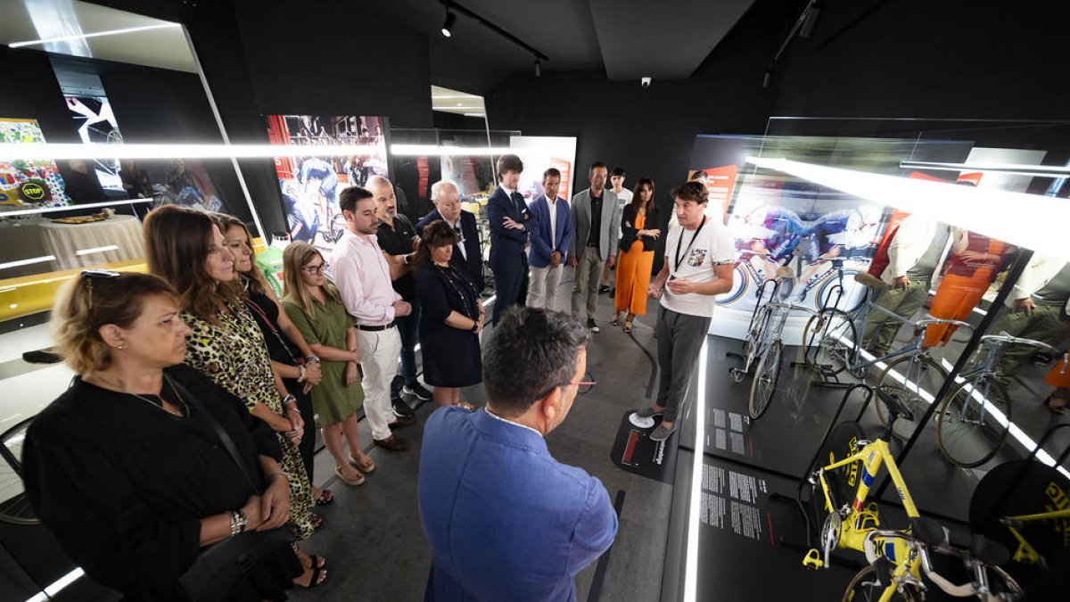 Inauguració de l'exposició 'La Vuelta. Un viatge a través de les diferents etapes'
