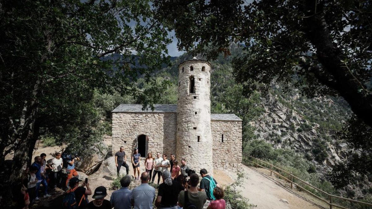 Sant Vicenç d'Enclar amb el campanar recuperat