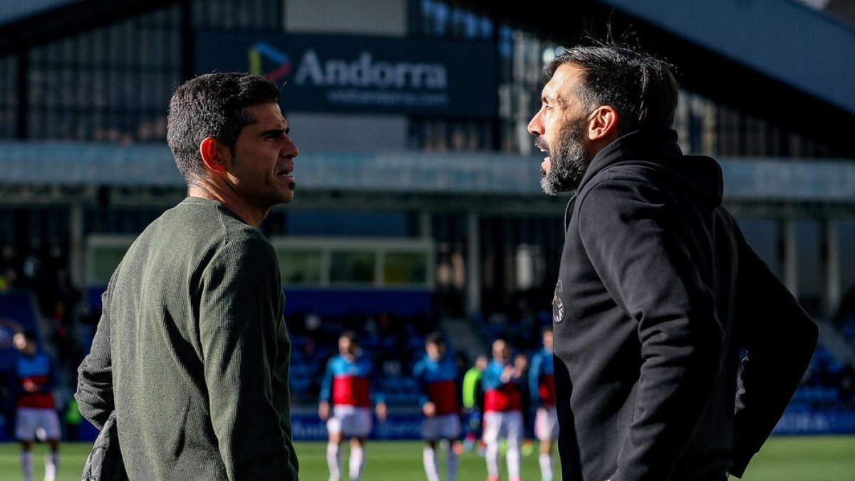 Antonio Hidalgo parlant amb Eder Sarabia.