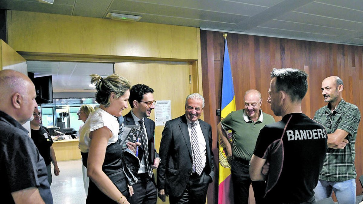 La reunió entre la comissió de seguiment de la caça.