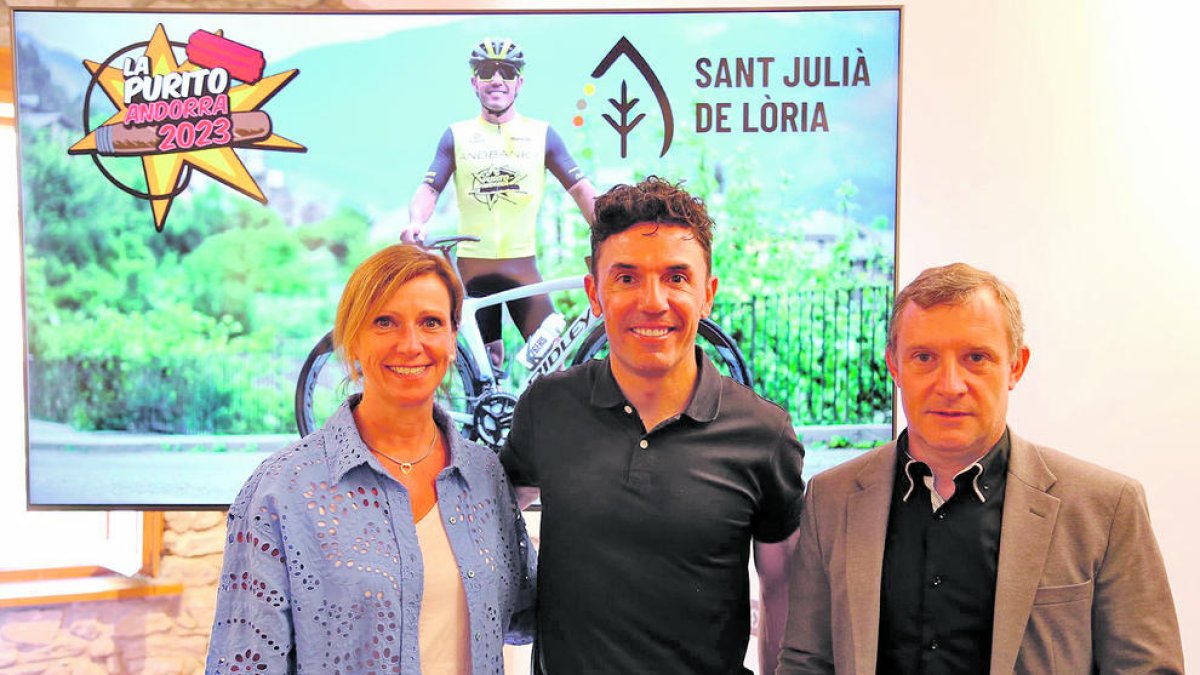 Joaquim Rodríguez i els cònsols de Sant Julià, ahir.