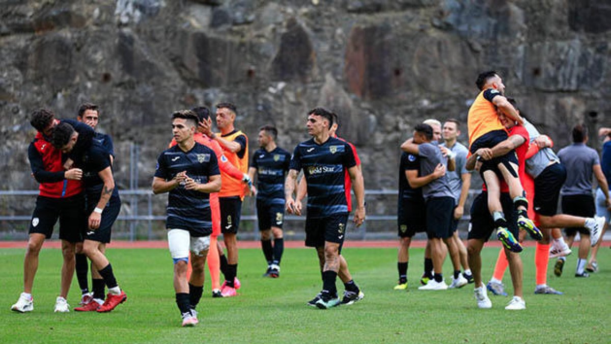 Una gran FC Sant Coloma accedeix a la tercera ronda (3-0)