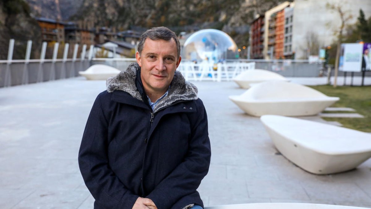 Josep Majoral a la plaça Rocacorba.