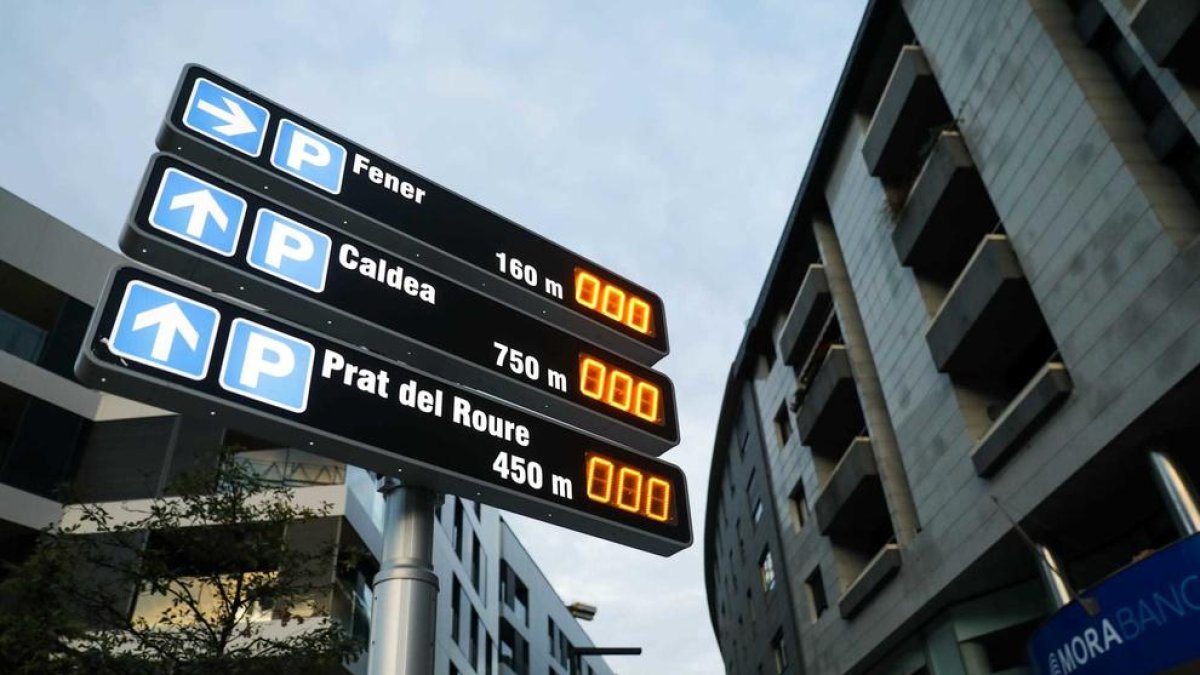 Aparcaments plens al centre