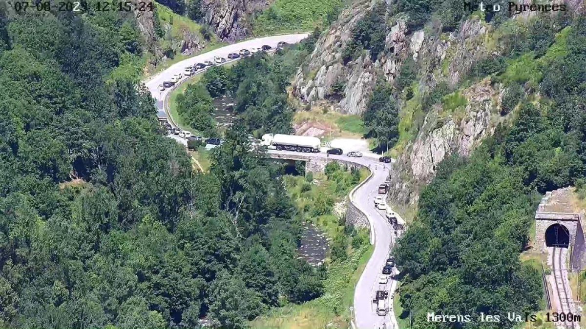 Vehicles aturats a l'RN-20 a causa de l'accident.