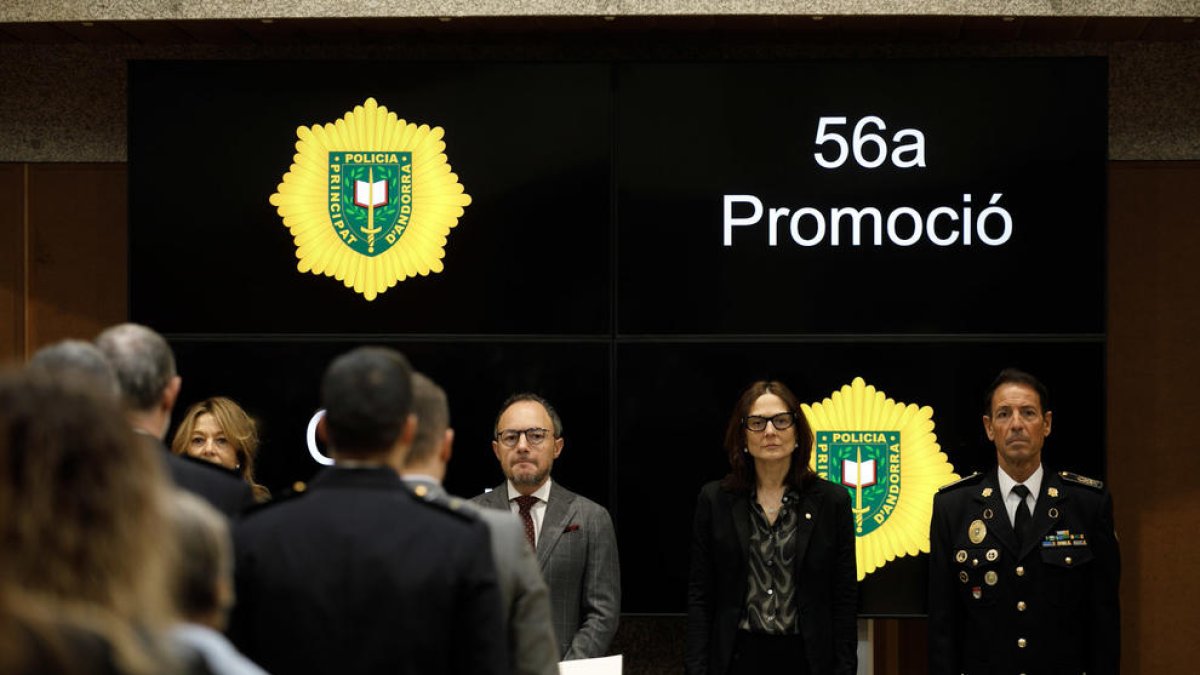 La ministra de Justícia i Interior, Ester Molné a la promoció número 56 del cos de policia