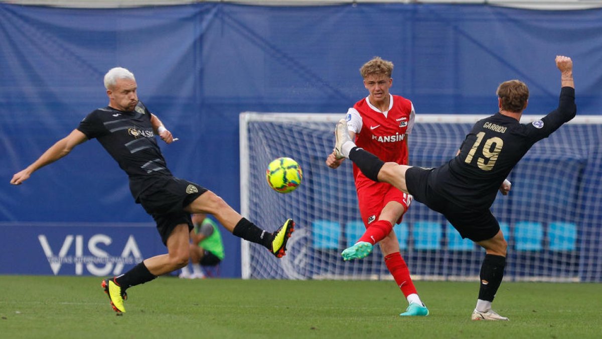 FC Santa Coloma contra  l'AZ Alkmaar
