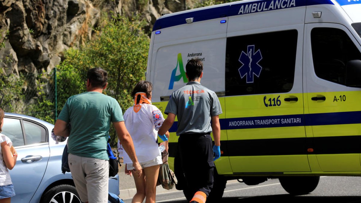 Els serveis d'emergències a l'accident d'Escaldes.