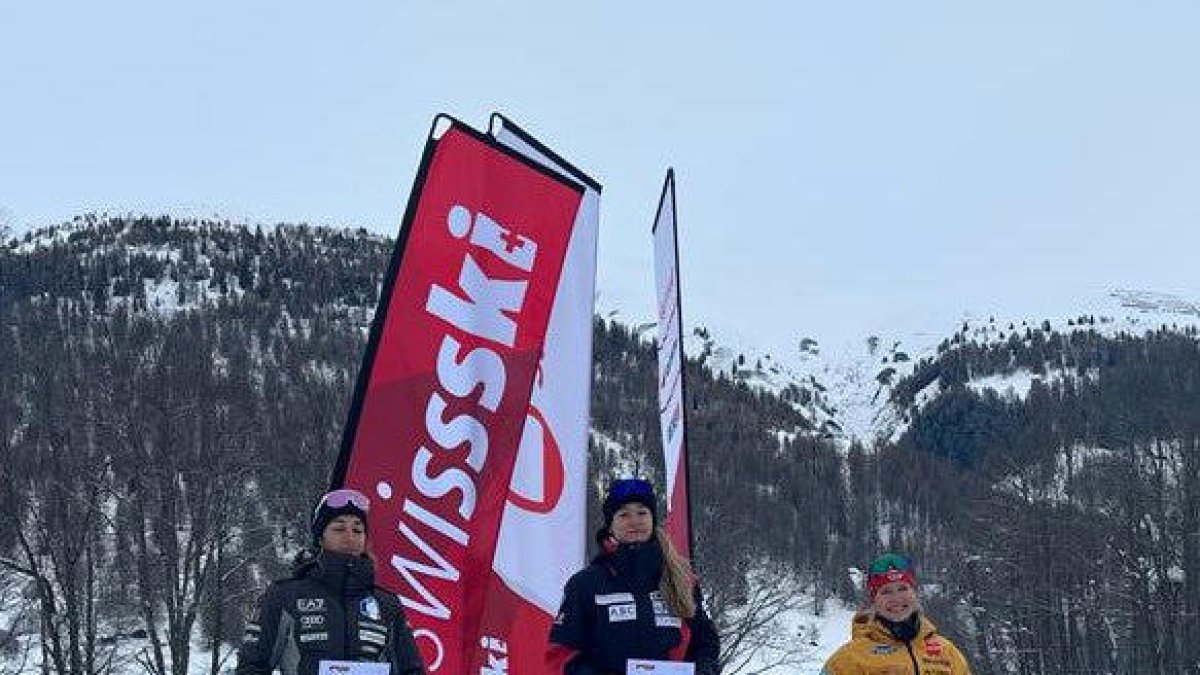 Podi amb Gina del Rio al centre.