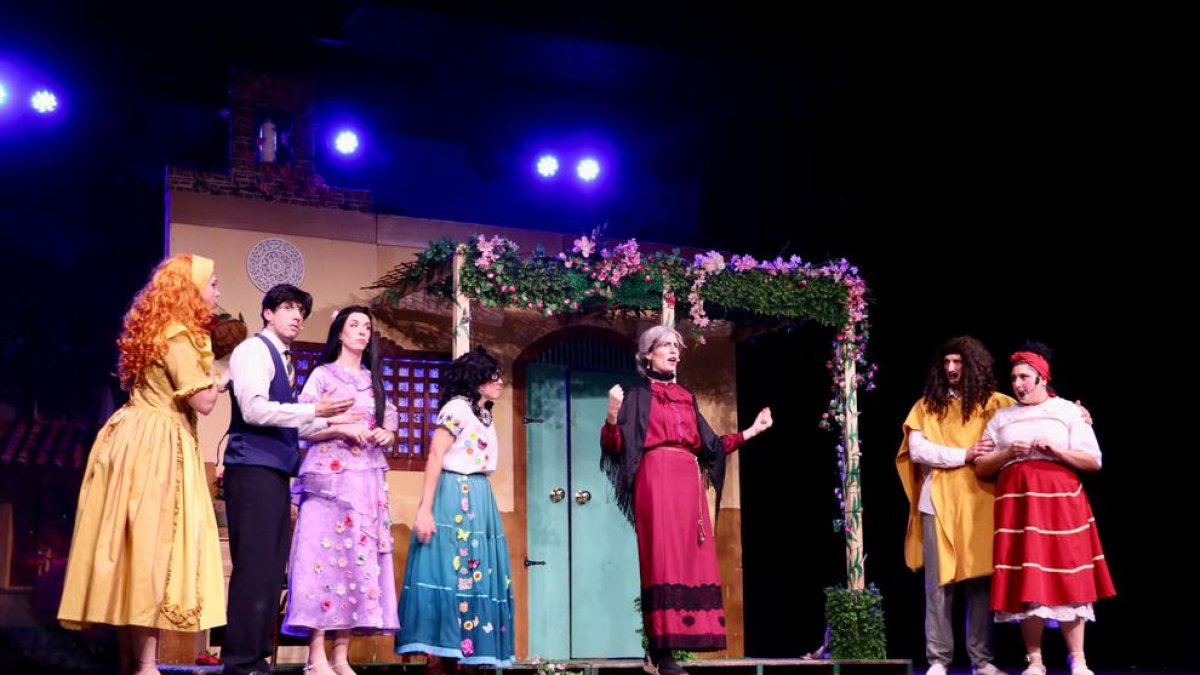 Representació del musical 'Encanto'
