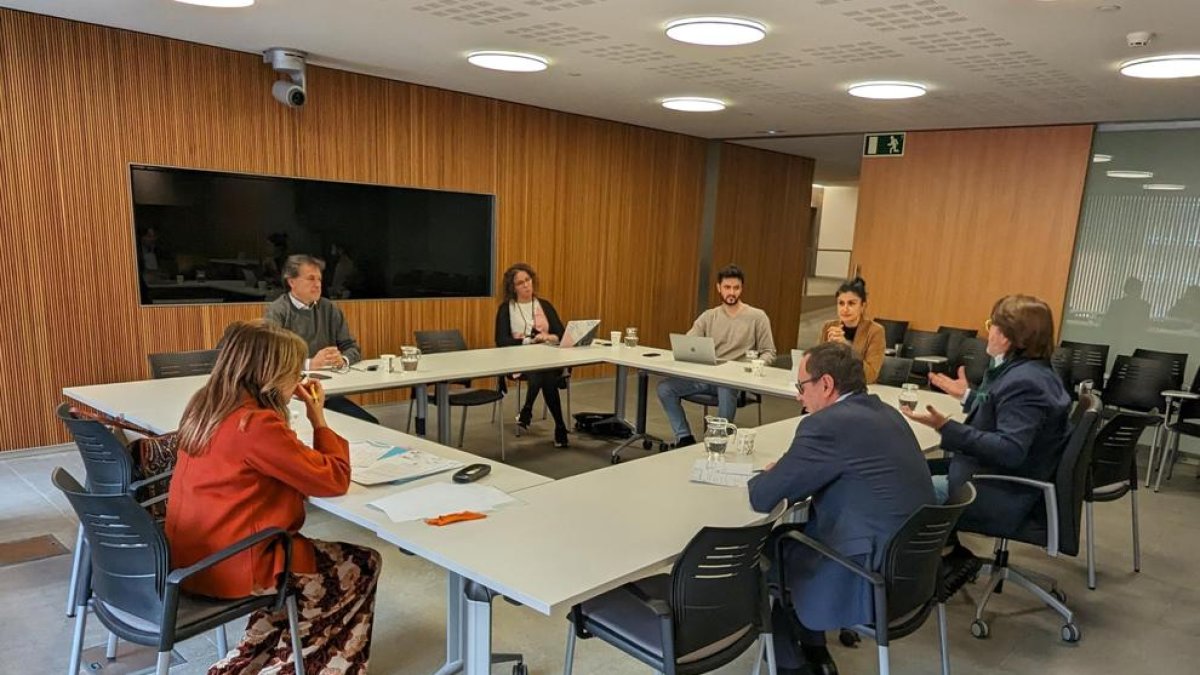 Reunió mantinguda aquest migdia entre la ministra Marsol, i els presidents dels grups parlamentaris.