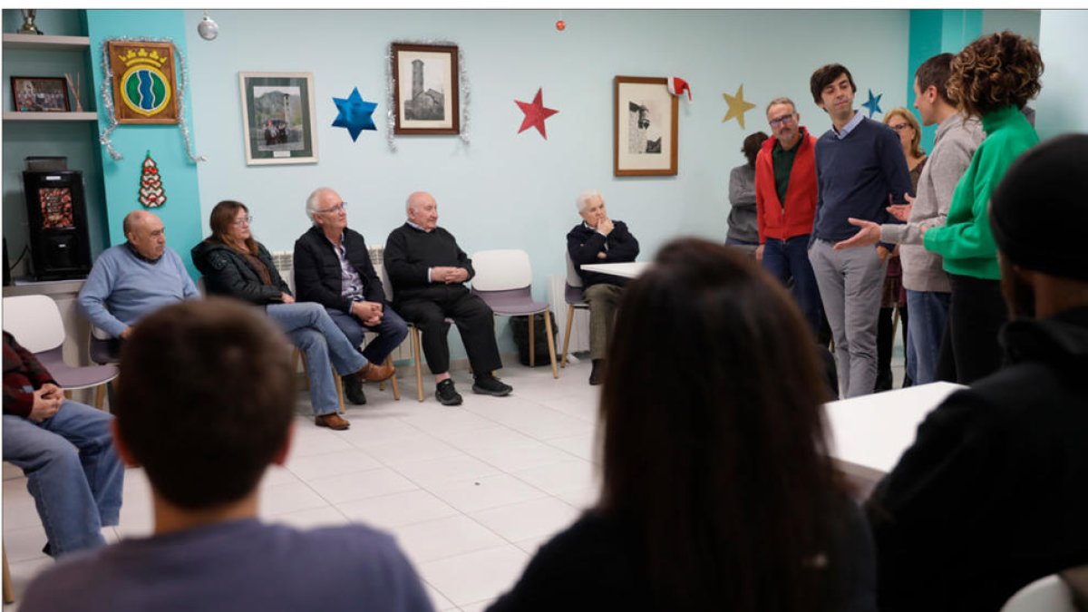 Reunió de poble d'Enclar a Santa Coloma.