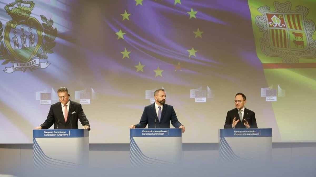 Sefcovic, Beccari i Espot al tancament dels principis de l'acord d'associació