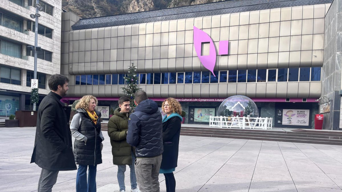 Els candidats de Desperta Laurèdia en la presentació de les propostes culturals avui