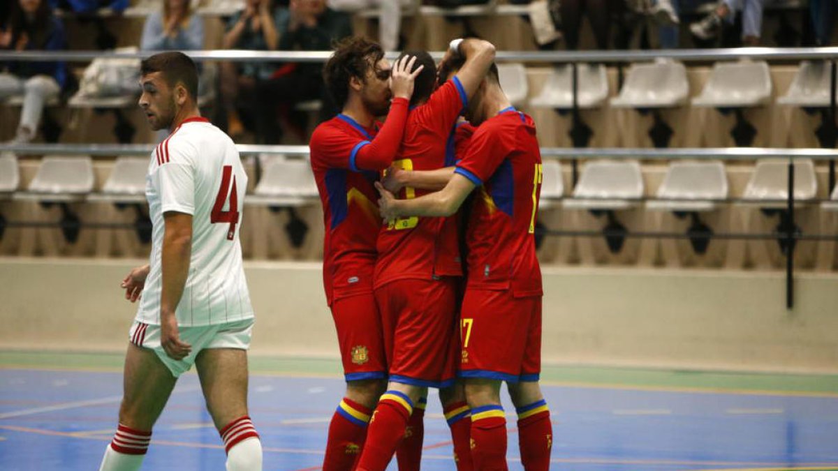 La selecció, en un partit anterior contra Gibraltar.