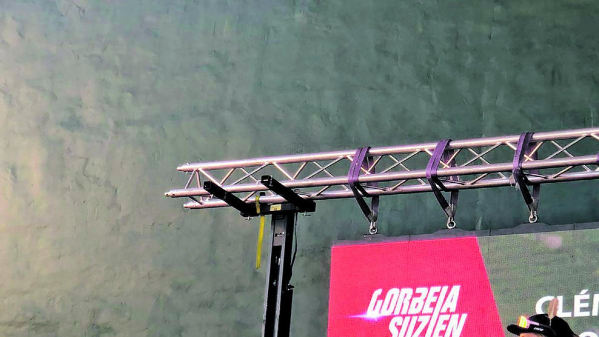 L'andorrana Ariadna Fenés, a l'esquerra, ahir al lliurament de premis.