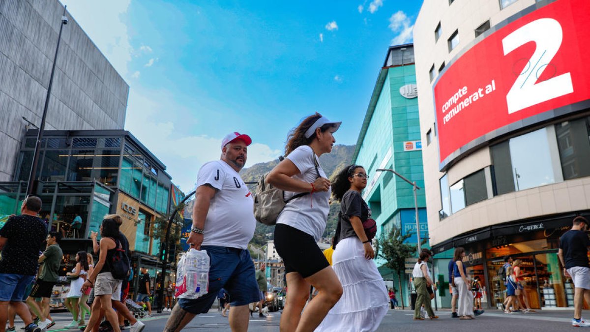 Imatge de turistes al centre de la capital.