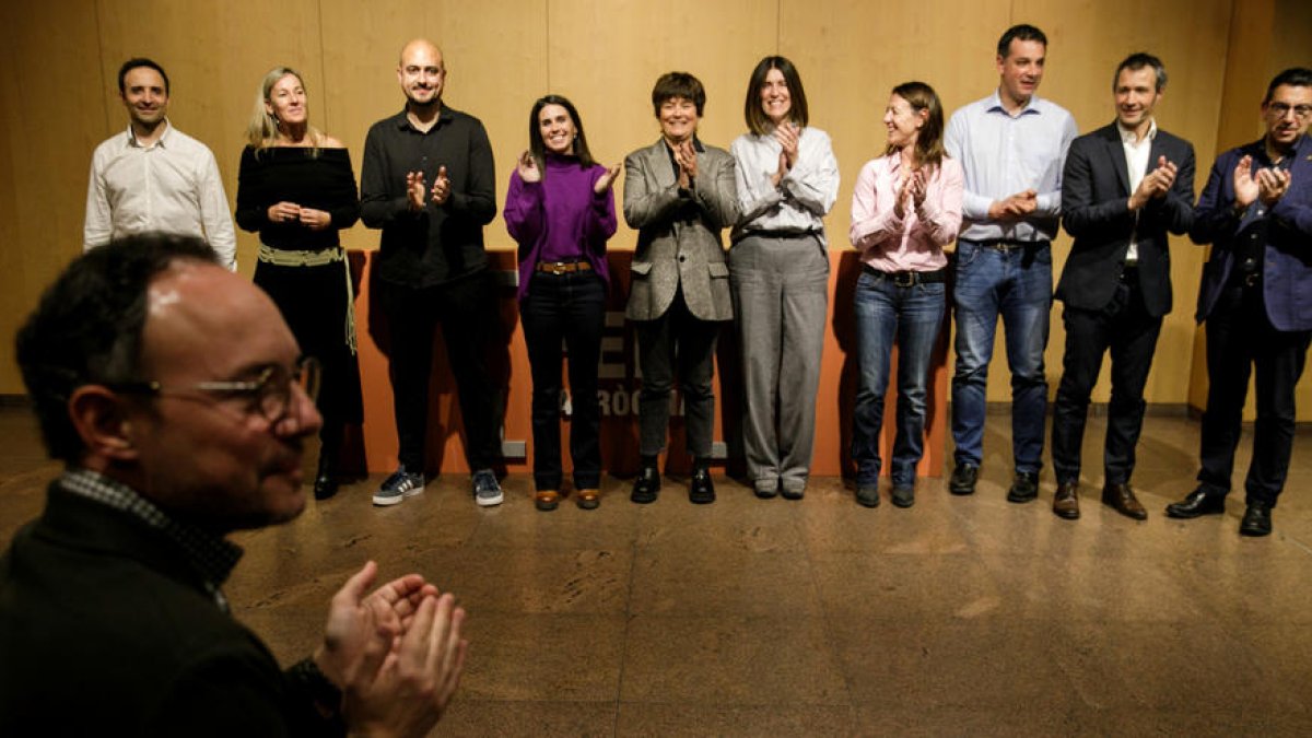 Espot i els candidats a les eleccions de diumenge en acabar la reunió de poble.