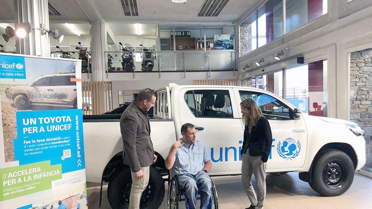 El vehicle per donar a l'ONG. UNICEF