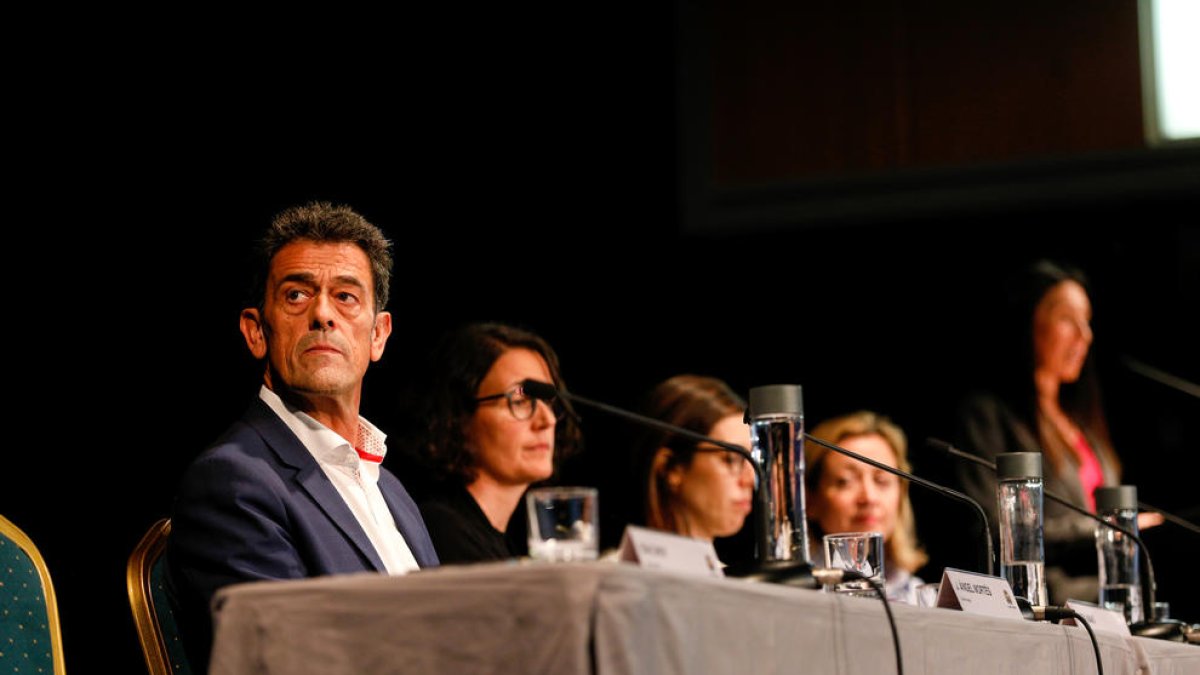 El cònsol major d'Ordino, Josep Àngel Mortés, en la reunió de poble d'ahir.