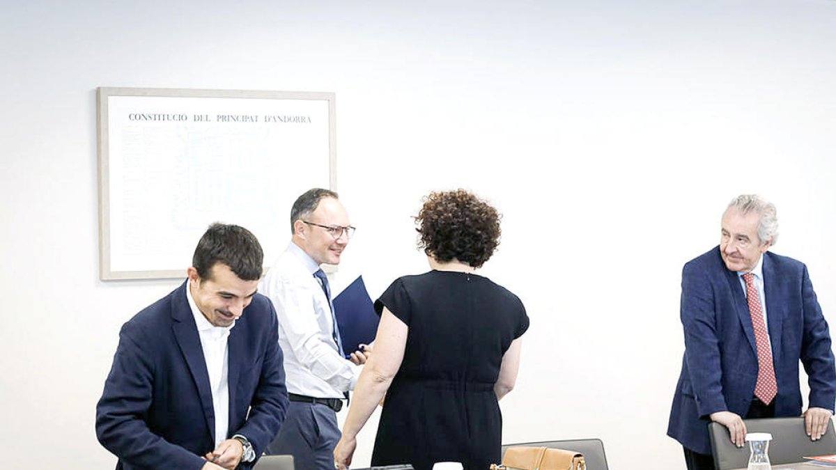 Espot saluda els membres integrants del pacte d'Estat per la UE.