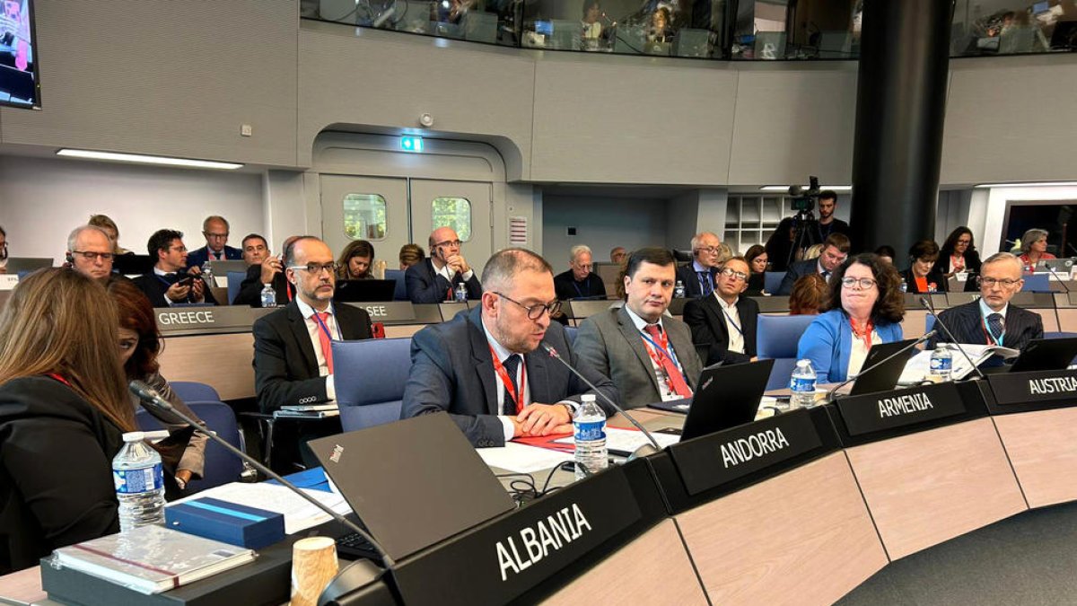 Bardina exposa el treball pels valors democràtics