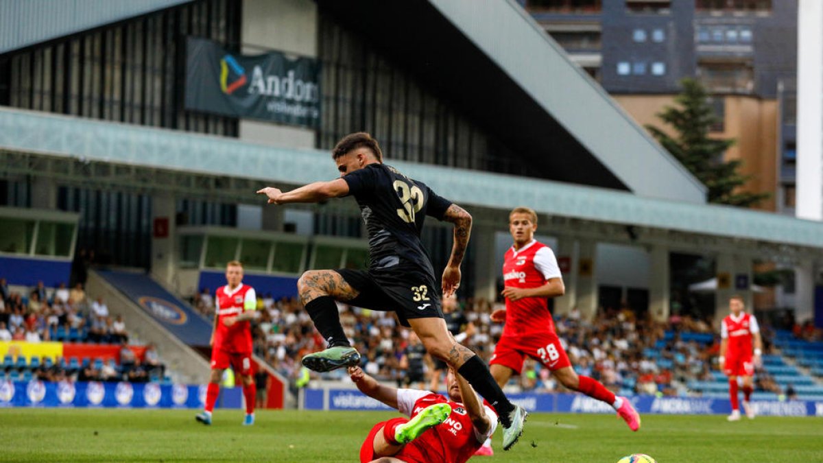 Duel de l'FC Santa Coloma contra l'AZ.