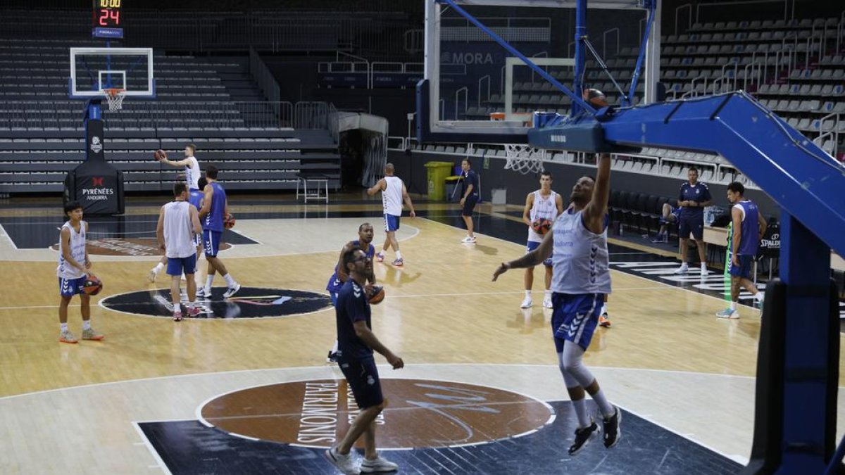 La plantilla del MoraBanc ha començat la pretemporada aquest matí