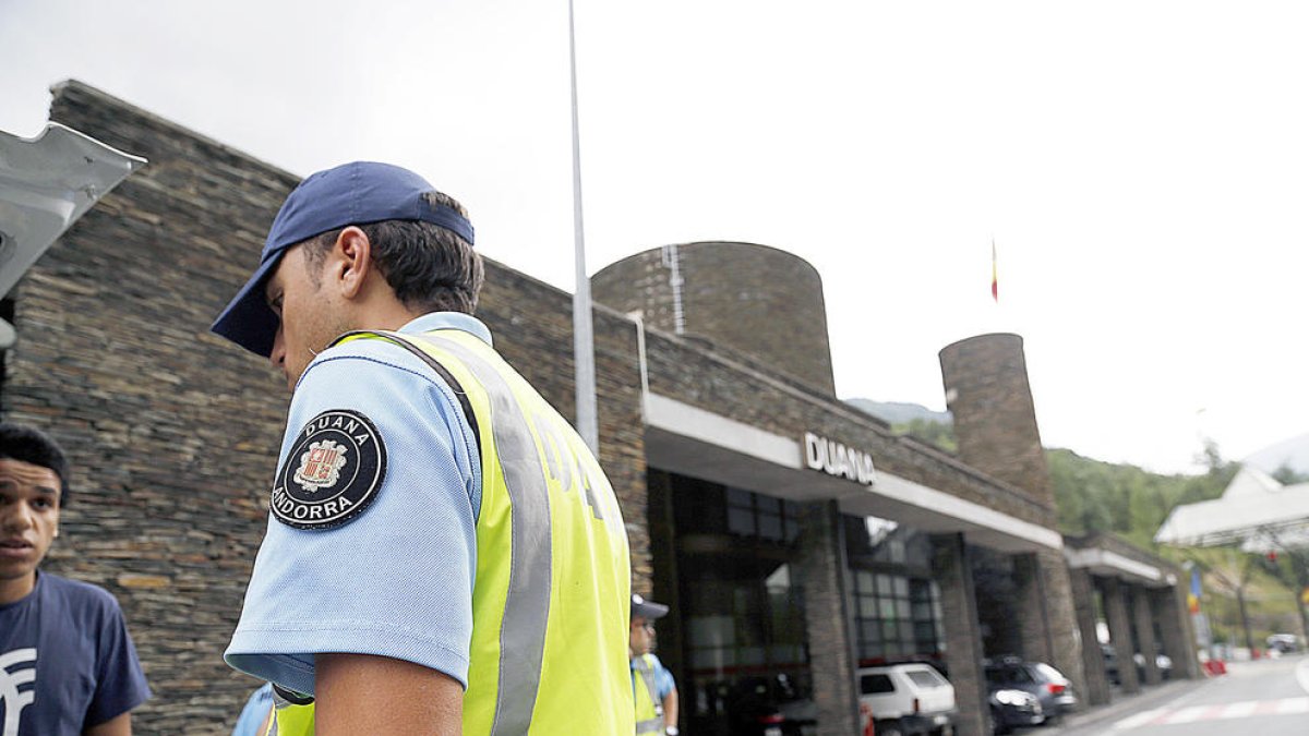 Un agent a la frontera hispanoandorrana.