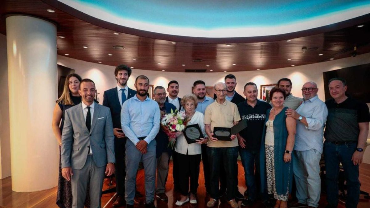 Entrega de plaques honorífiques als dos padrins més longeus d'Encamp