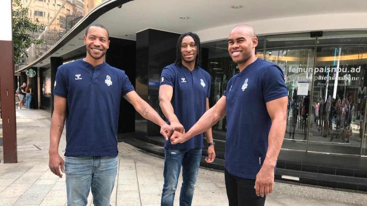 Andrew Goudelock, Stan Okoye i Markus Starks