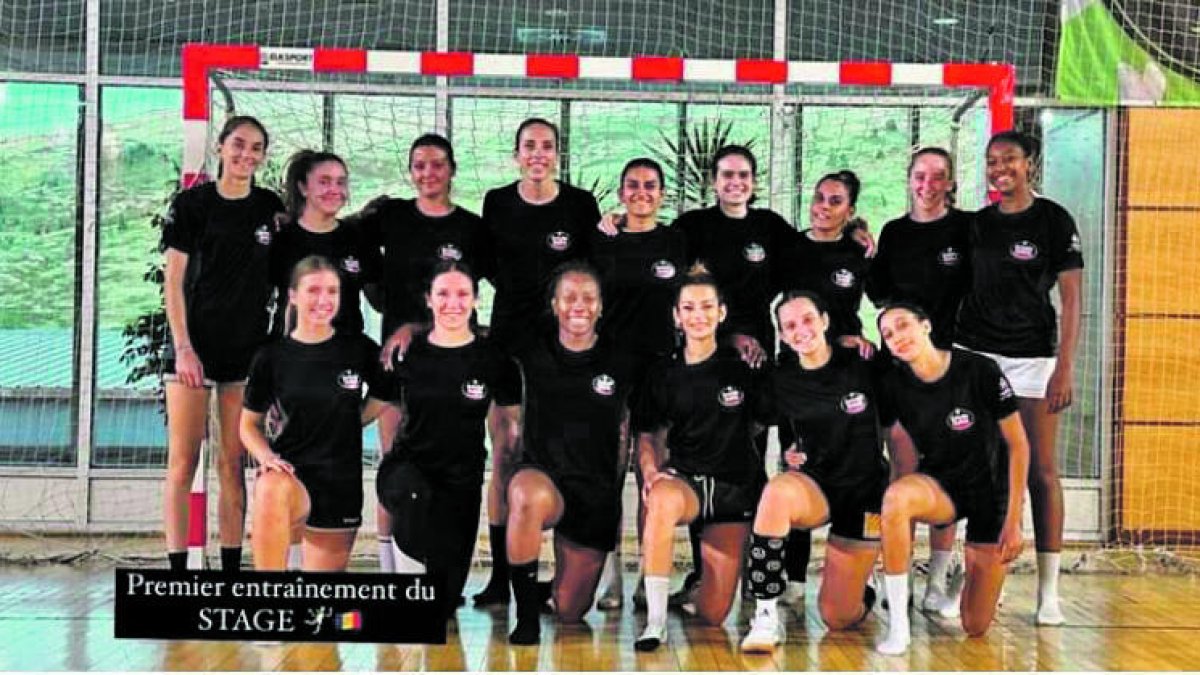 L'Handbol BC Thuir, en un dels entrenaments a Ordino.