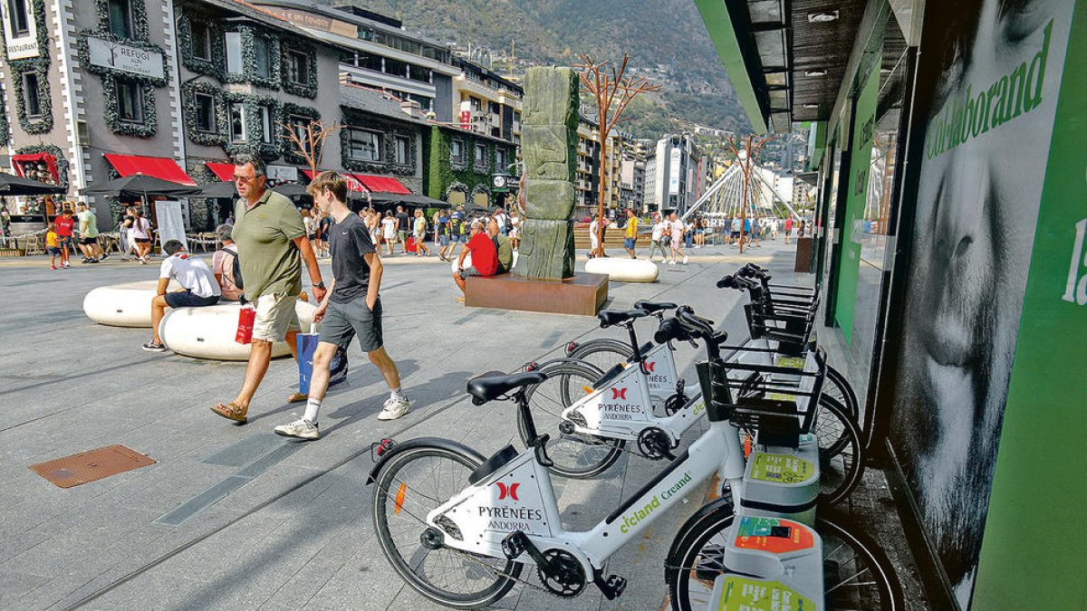 Una de les estacions de la companyia situada a Escaldes