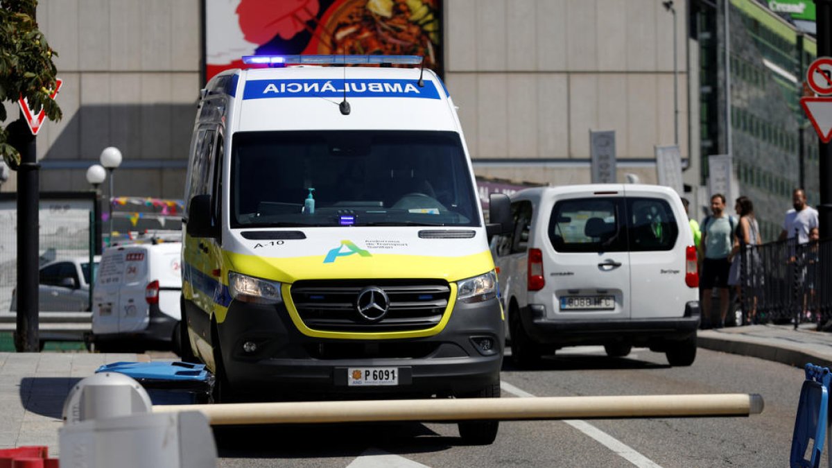 Una ambulància durant una intervenció a la capital.