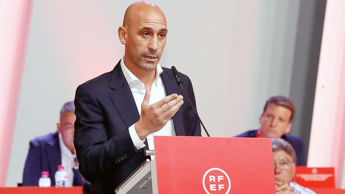 Luis Rubiales durant l'assemblea extraordinària convocada ahir.