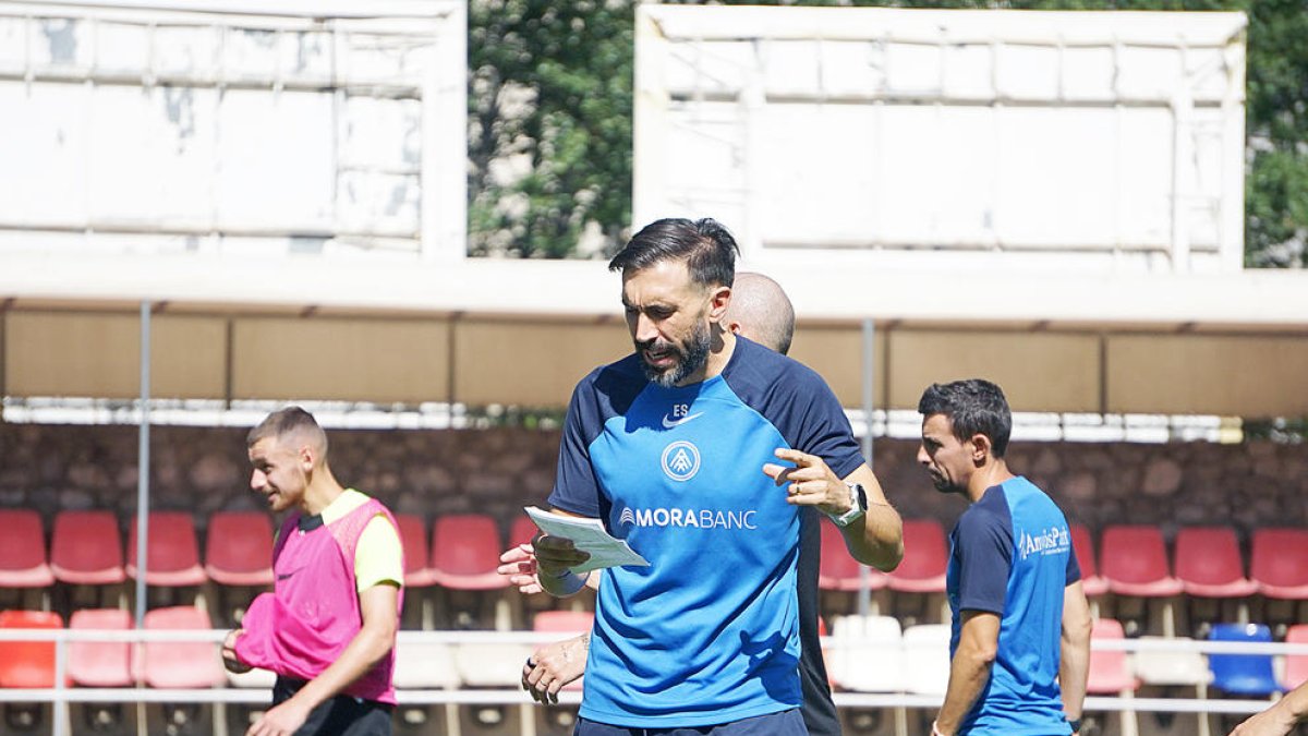El tècnic de l'FC Andorra, Eder Sarabia, en el darrer entrenament al país.