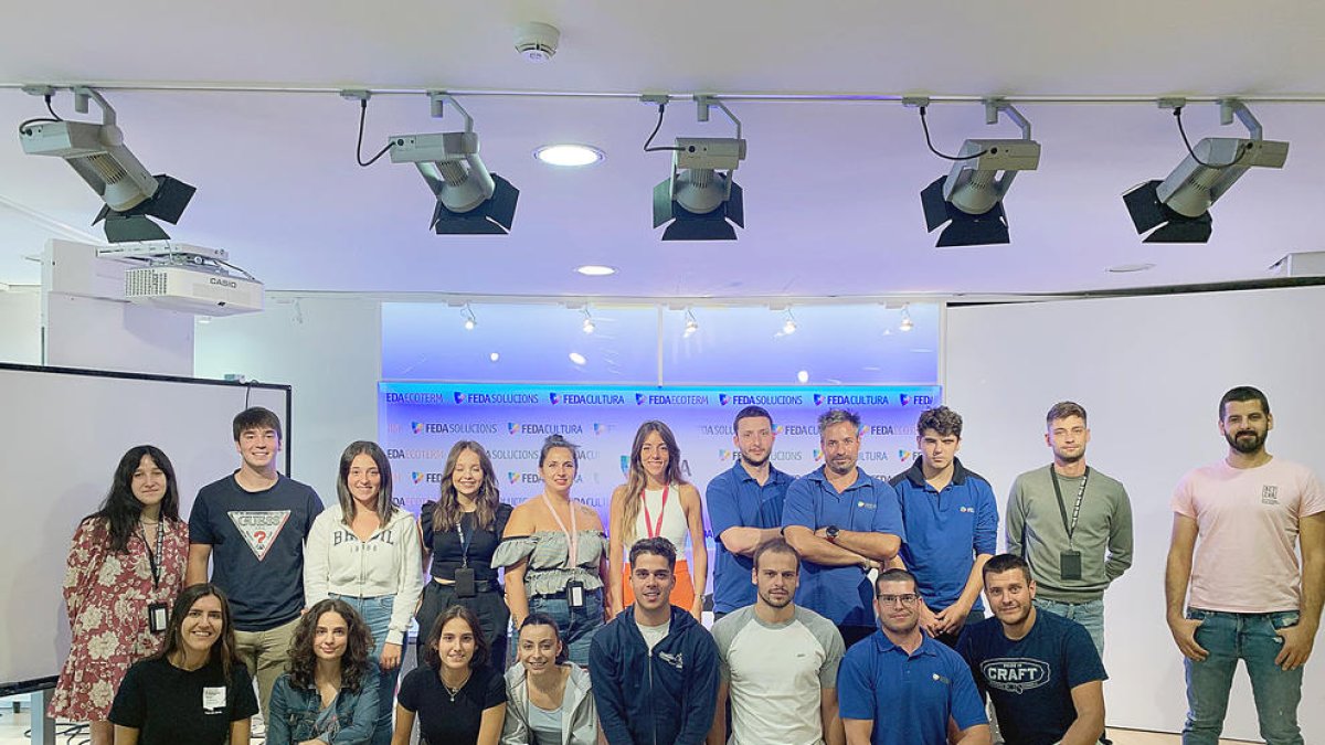 Els vint joves que van participar en el taller.