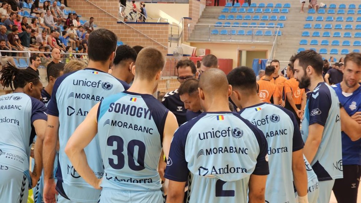 Un moment del partit.