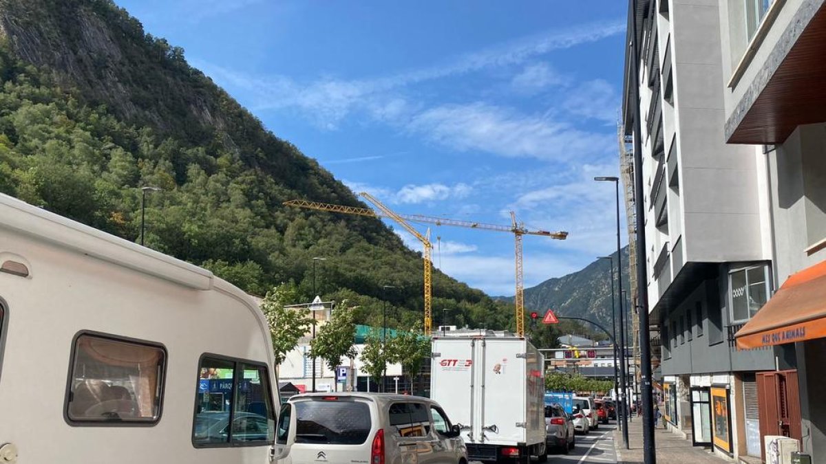 Cues aquest matí a l'avinguda Tarragona